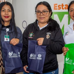 Tres mujeres en representación del Consejo Regional Indígena del Cauca.