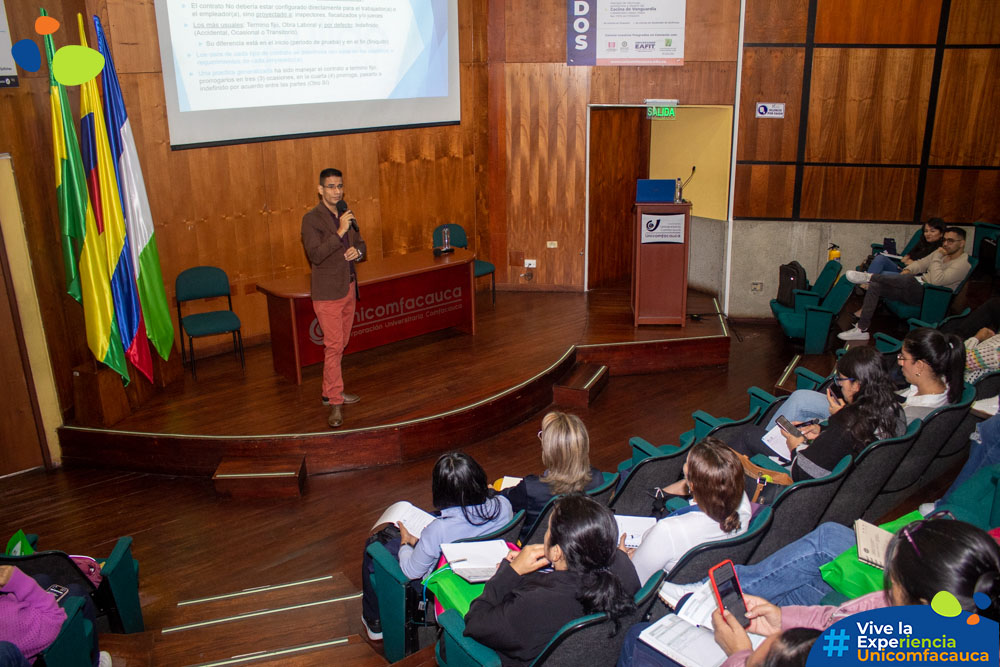Jorge Enrique Pulido exponiendo su charla “Gestión avanzada de nómina y seguridad social”.