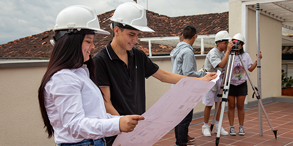 Nuestro programa de Ingeniería Civil adquirió nuevos equipos para fortalecer la formación de sus estudiantes