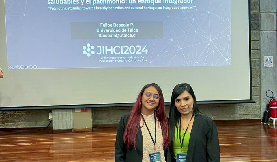 La docente investigadora Vanessa Agredo y la estudiante investigadora Valentina Chamizo, en las X Jornadas Iberoamericanas de Interacción Humano Computador.